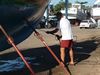 Reinigen des Unterwasserschiffes mit Hochdruck