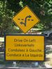 gew&ouml;hnungsbed&uuml;rftiger Linksverkehr - Deutsch immerhin 1. Fremdsprache, auf diesem Schild