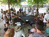 Eines der vielen nachmitt&auml;glichen Skippermeetings zum Thema Piraterie und Routenwahl